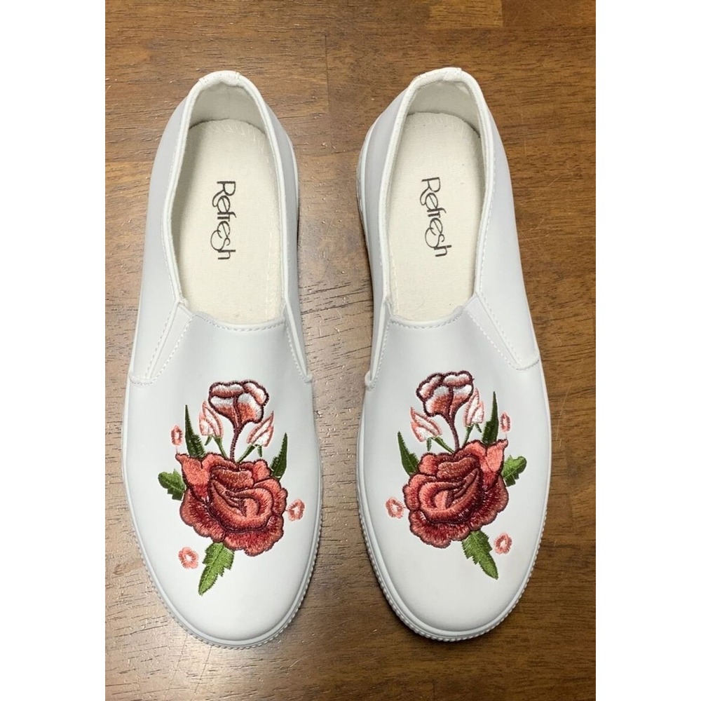 Refresh Embroidered Shoes Slip On White Pink Rose Size 8.5 NEW (no box)